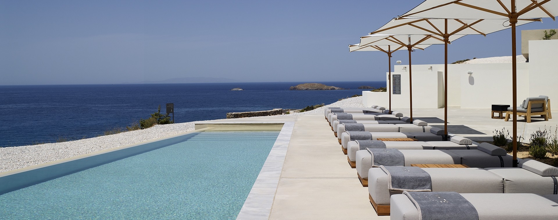 WHITE COAST POOL SUITES-MILOS